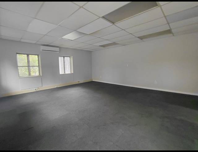 295M² OFFICE TO LET IN OLIVEDALE